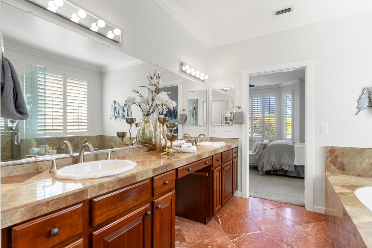 2582 Kingfisher Lane