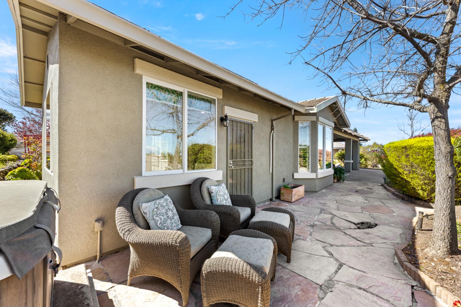 2582 Kingfisher Lane