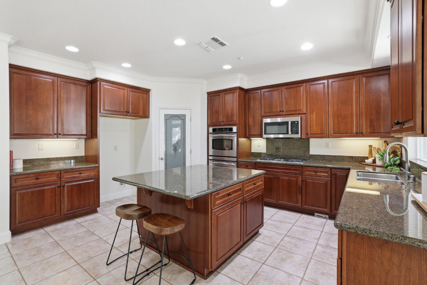 2226 TORC MOUNTAIN Lane