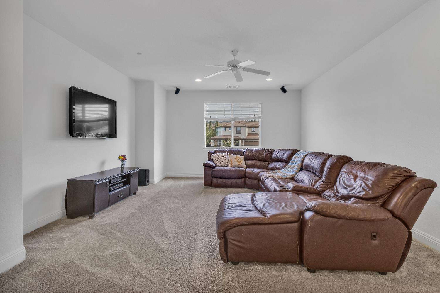 1554 Radford Loop