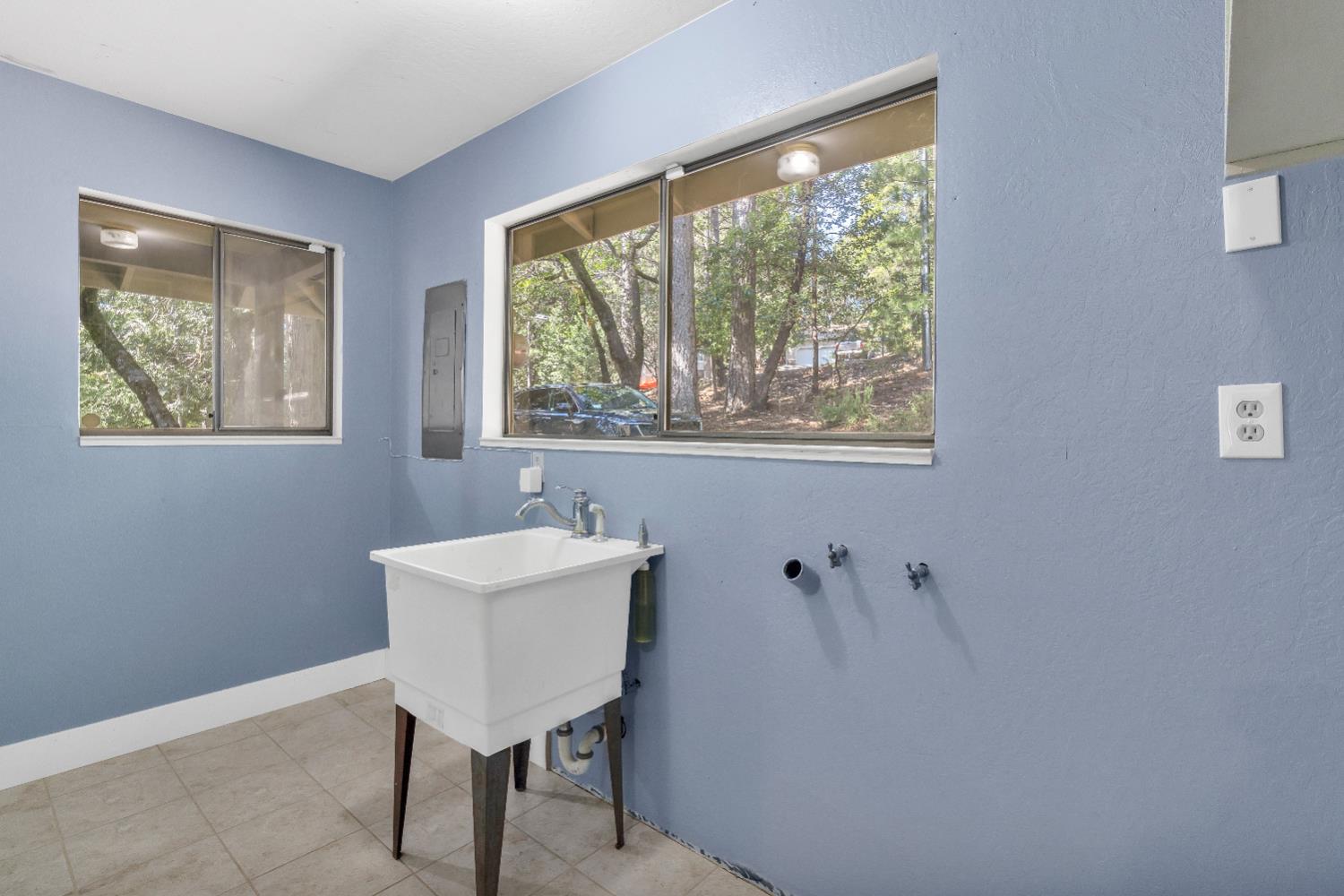 5539 Crestline Drive