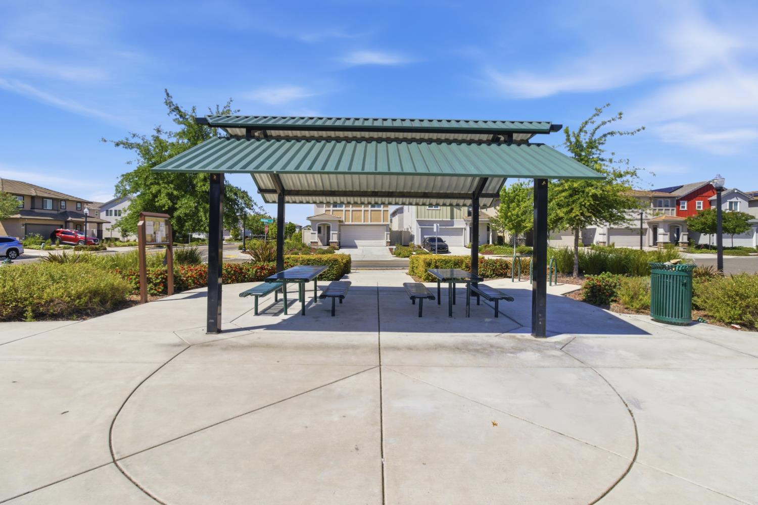 3807 Sunsetparke Way