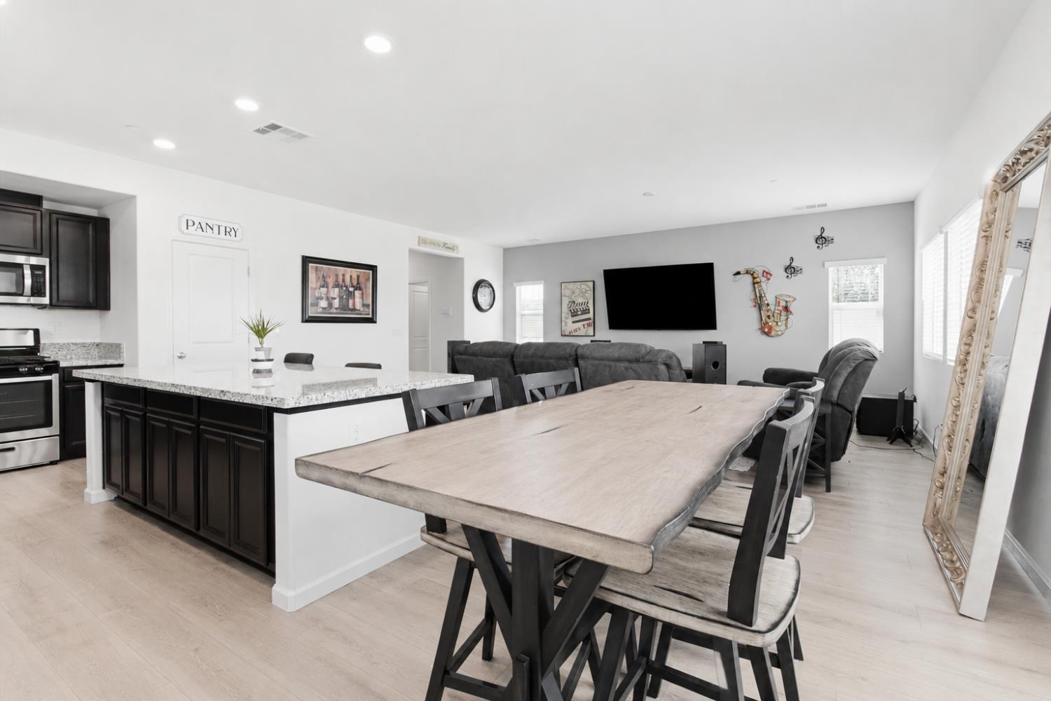 3807 Sunsetparke Way