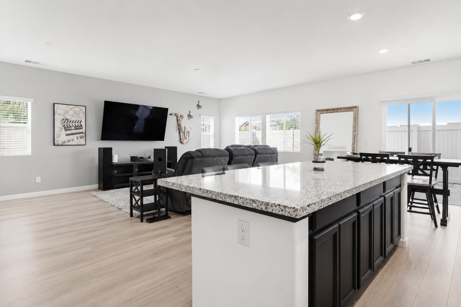 3807 Sunsetparke Way