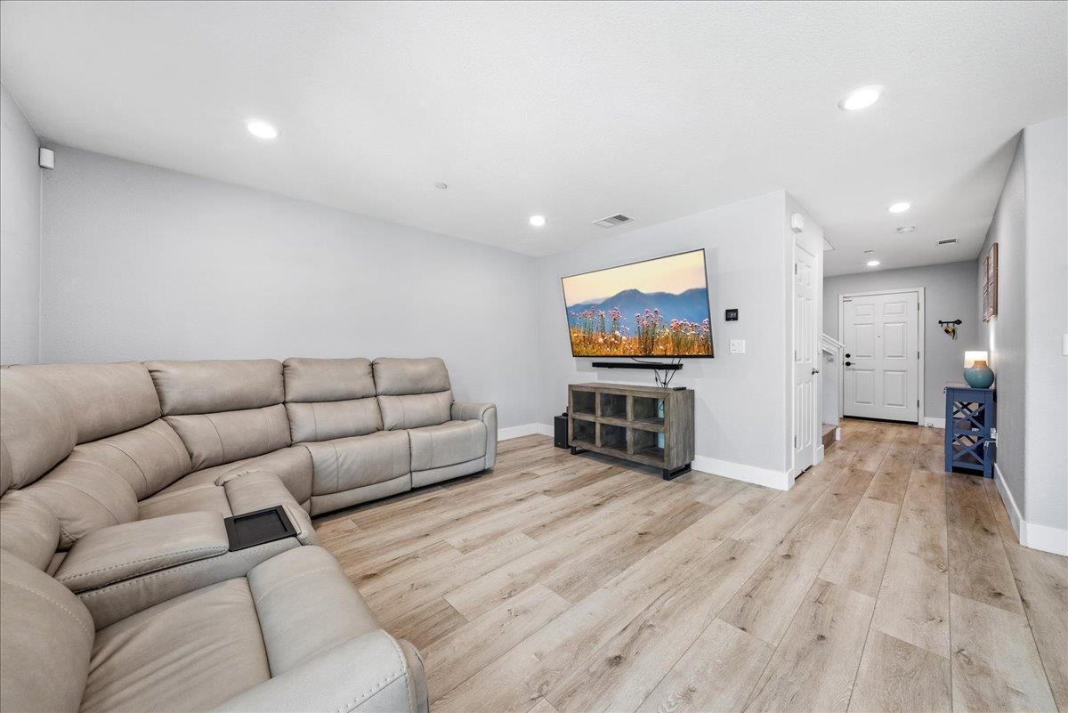 4325 Gentry Way