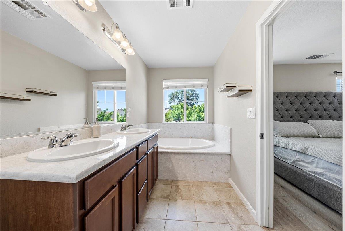 4325 Gentry Way