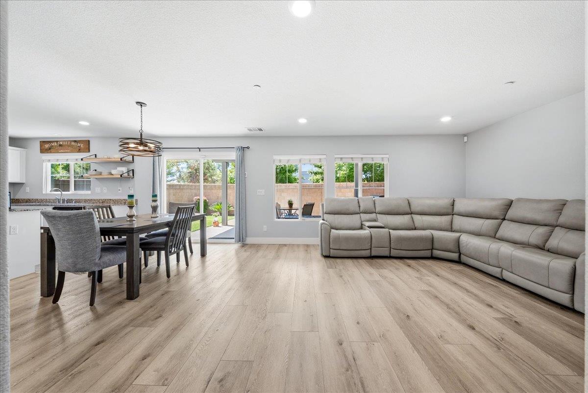 4325 Gentry Way