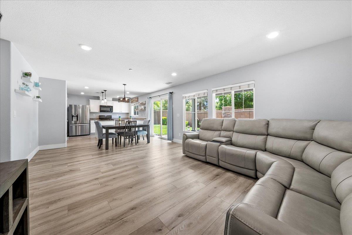 4325 Gentry Way