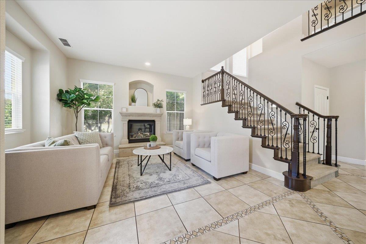 201 Crenshaw Court