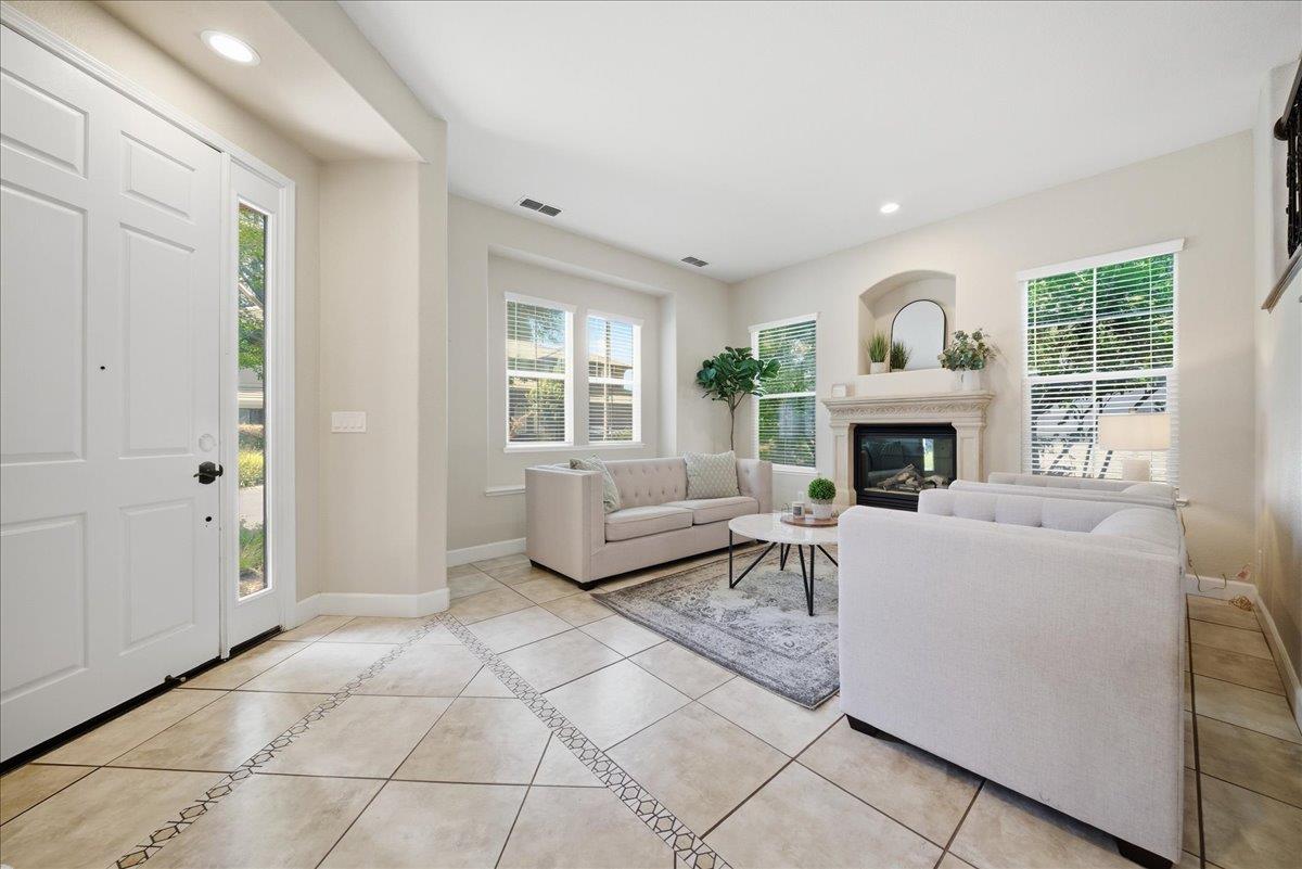 201 Crenshaw Court