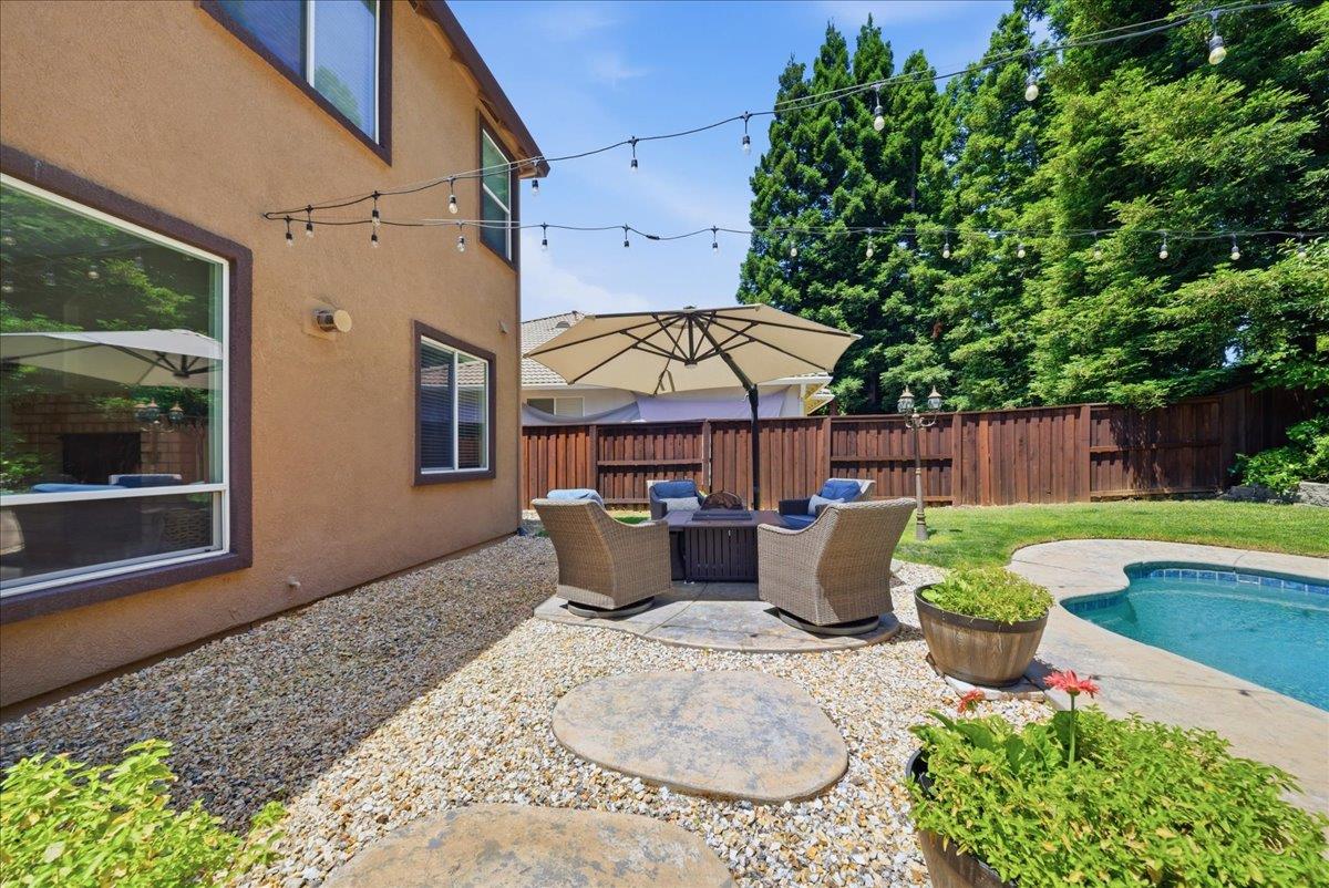 201 Crenshaw Court