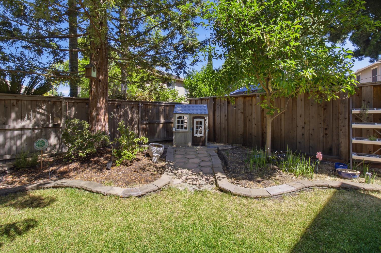 7140 Roycroft Drive