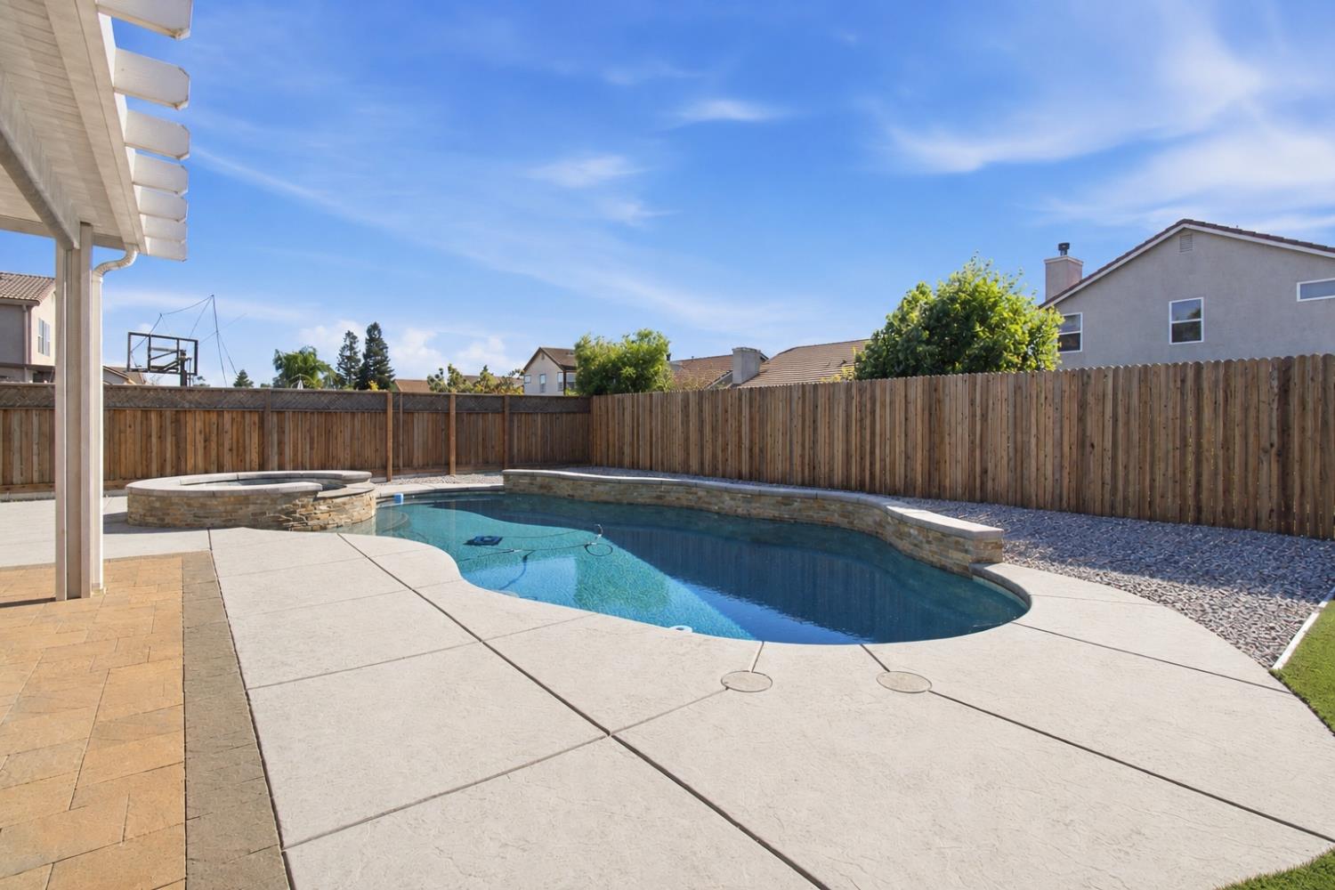 5600 Peach Tree Drive