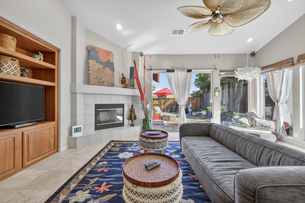 3041 Vila Flor Place