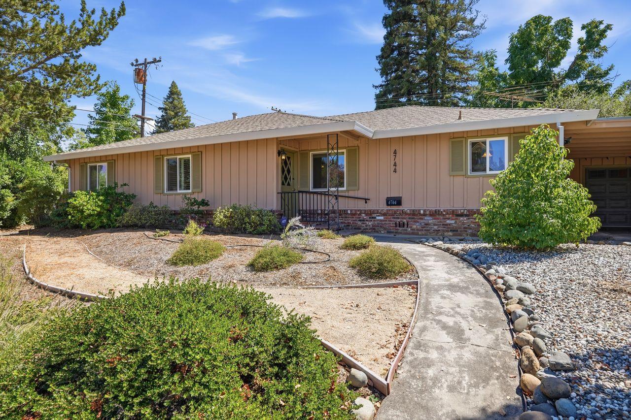 4744 Oakfield Circle