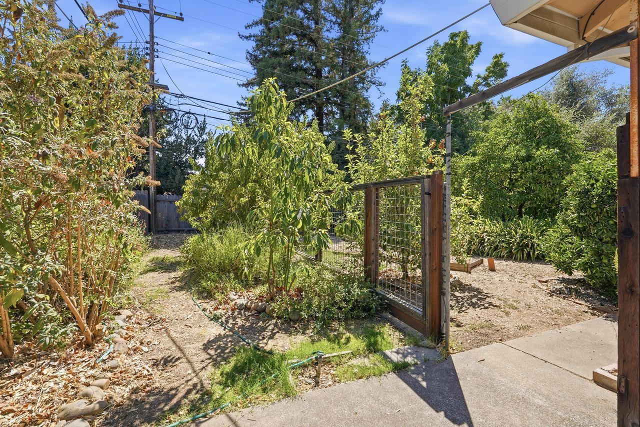 4744 Oakfield Circle