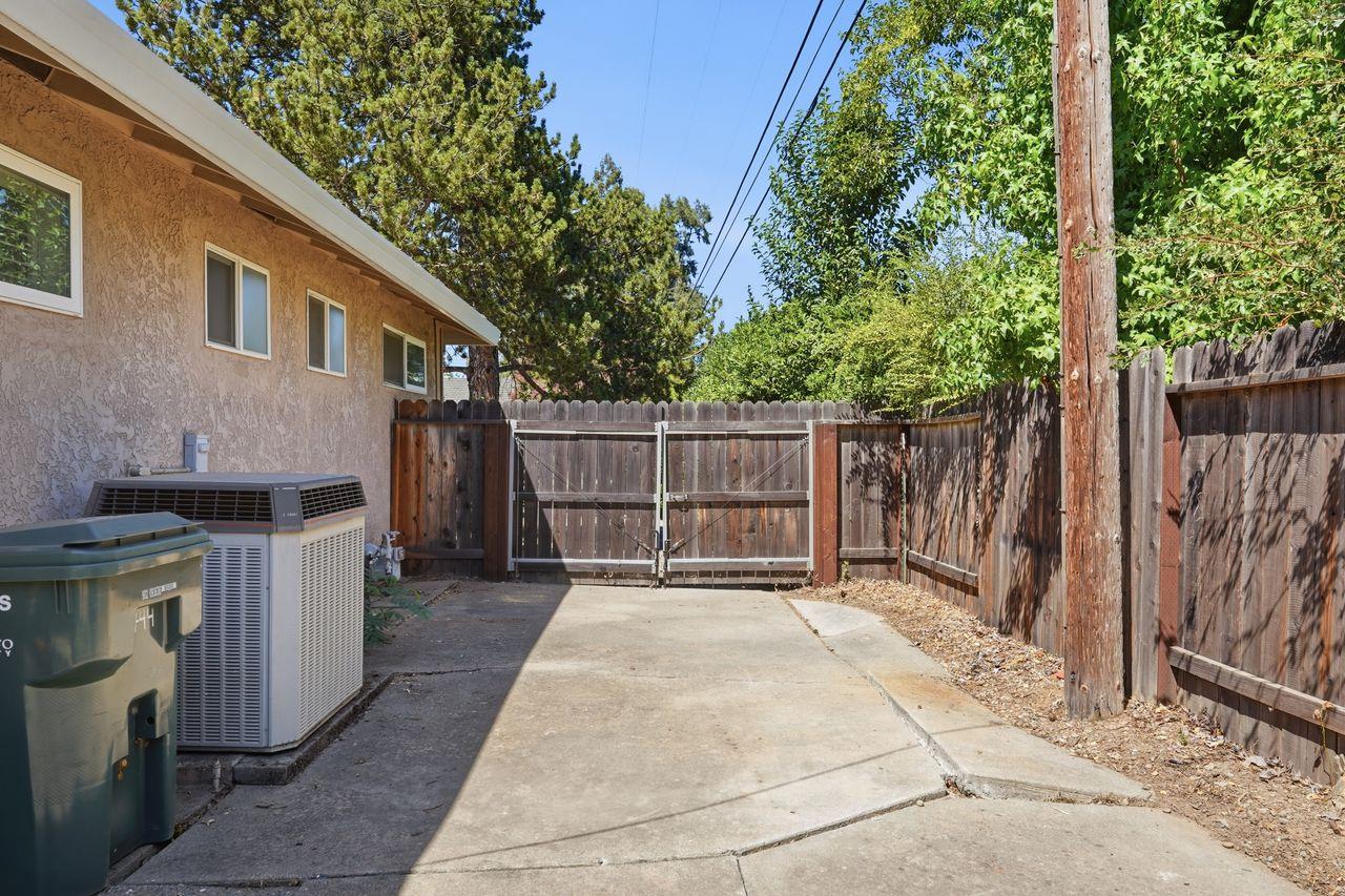 4744 Oakfield Circle