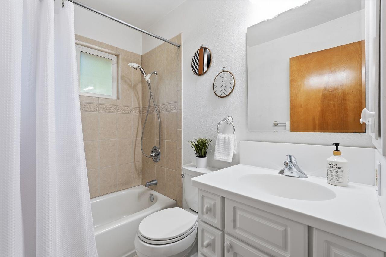 4744 Oakfield Circle