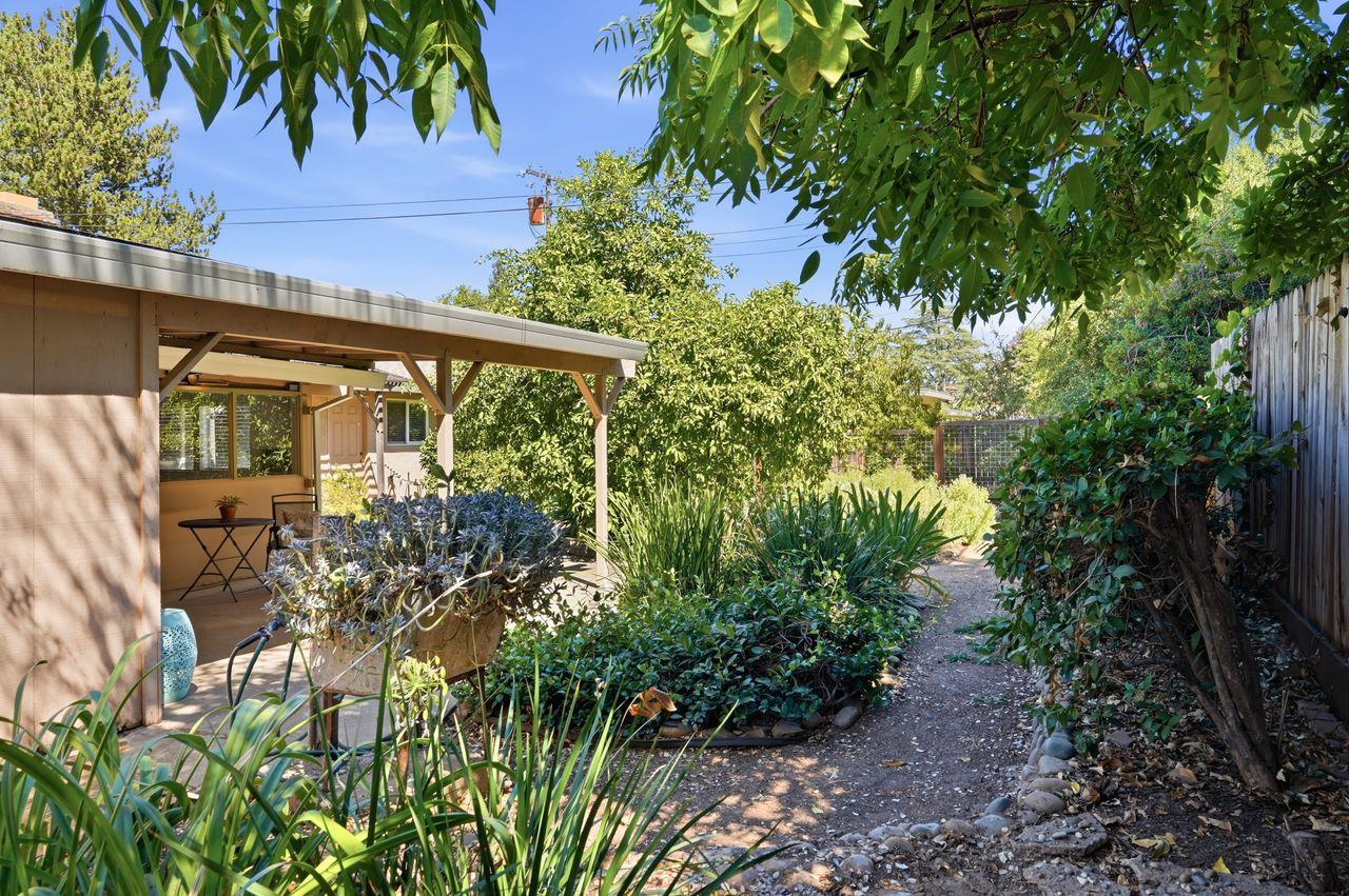 4744 Oakfield Circle