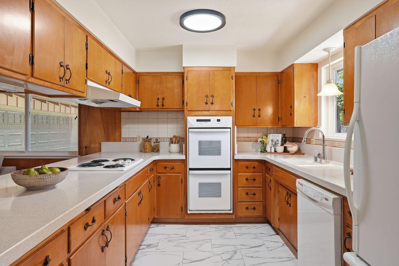 4744 Oakfield Circle