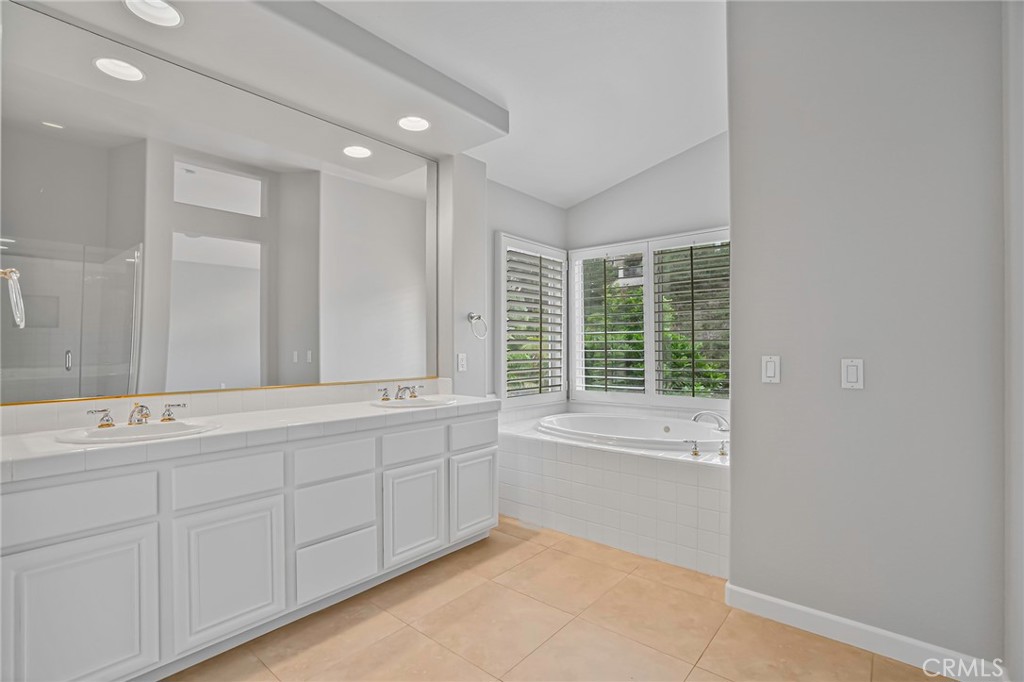 7004 Wildrose Terrace