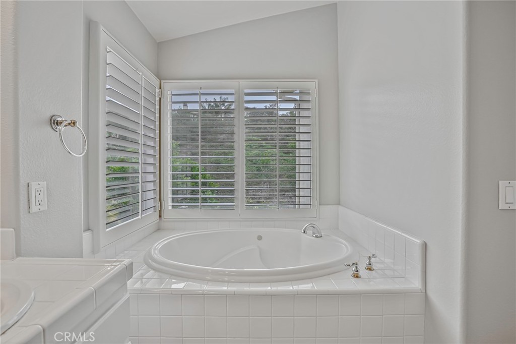 7004 Wildrose Terrace