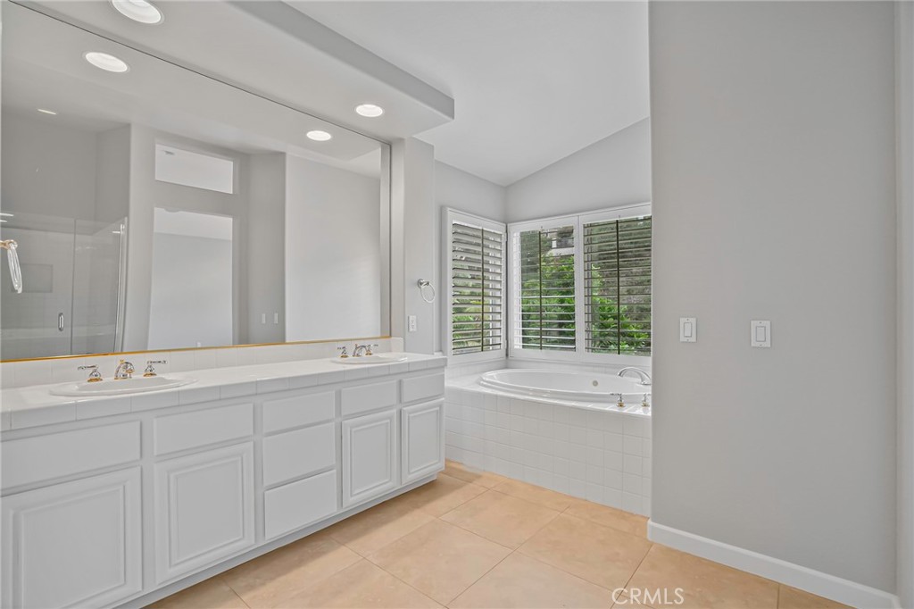 7004 Wildrose Terrace