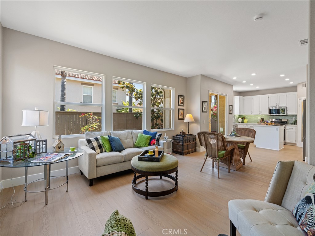 6045 Paseo Carreta