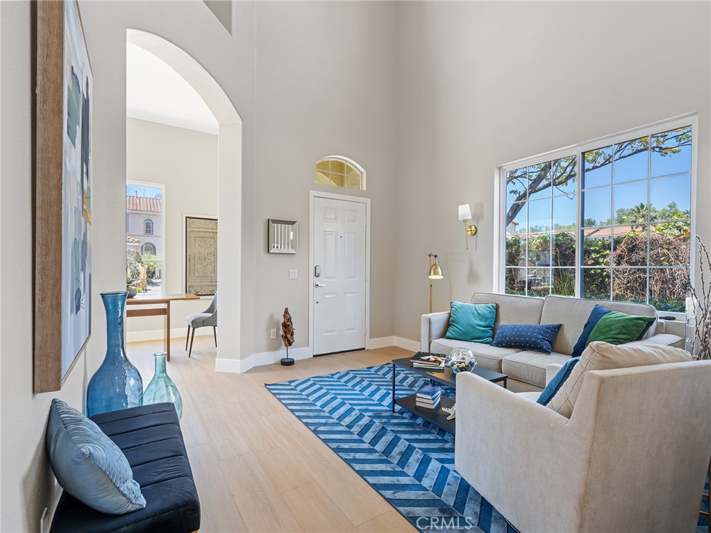 6045 Paseo Carreta