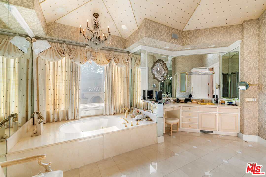 10275 Century Woods Dr