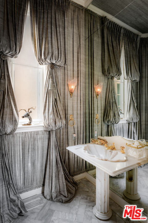 10275 Century Woods Dr