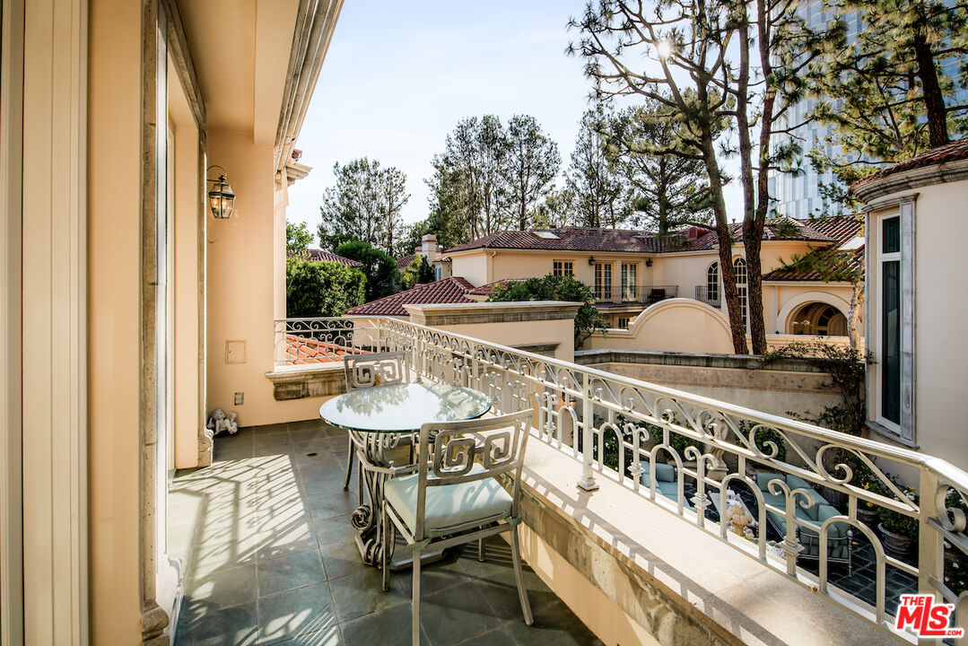 10275 Century Woods Dr