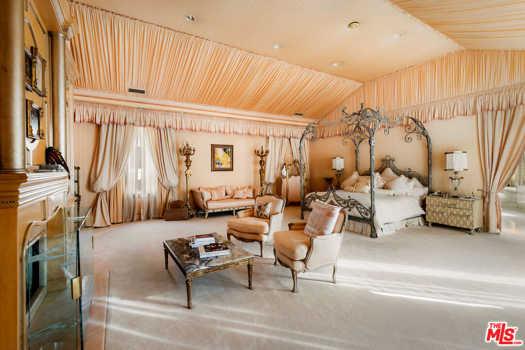 10275 Century Woods Dr