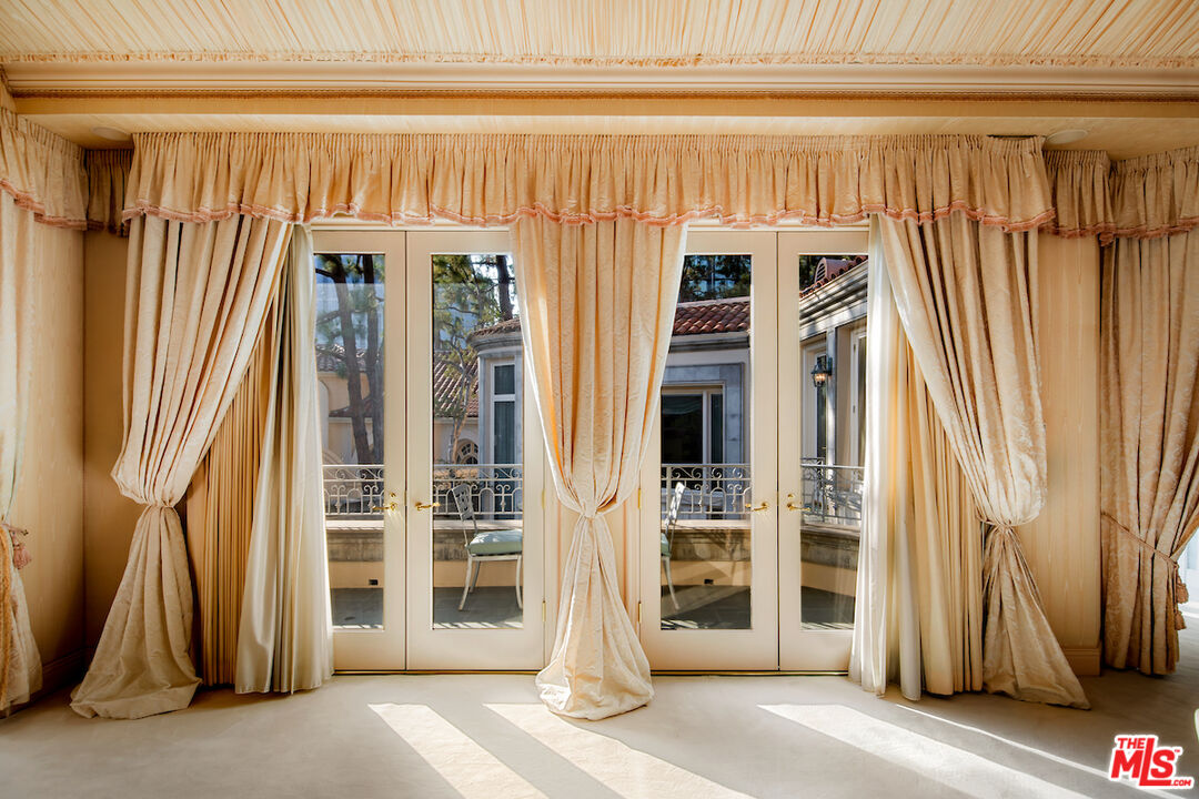 10275 Century Woods Dr