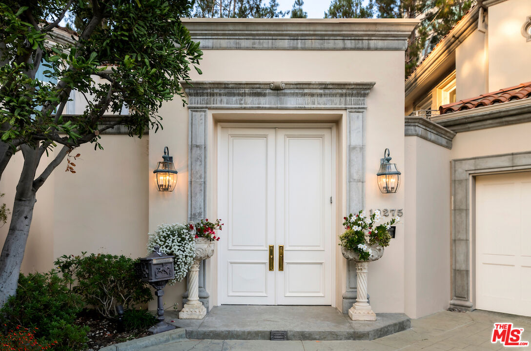 10275 Century Woods Dr