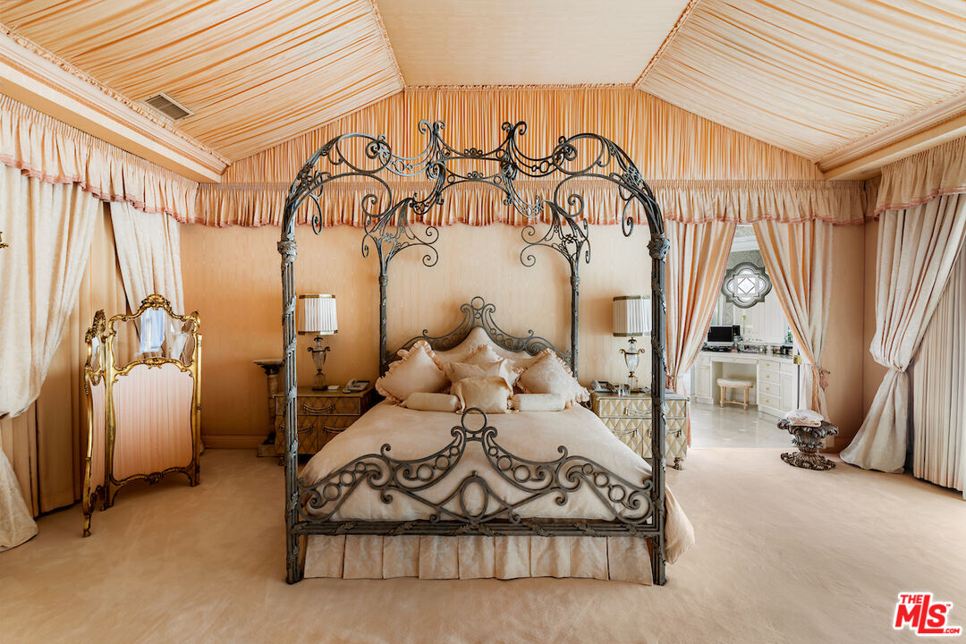 10275 Century Woods Dr