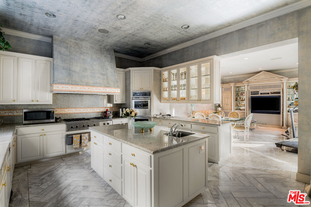 10275 Century Woods Dr