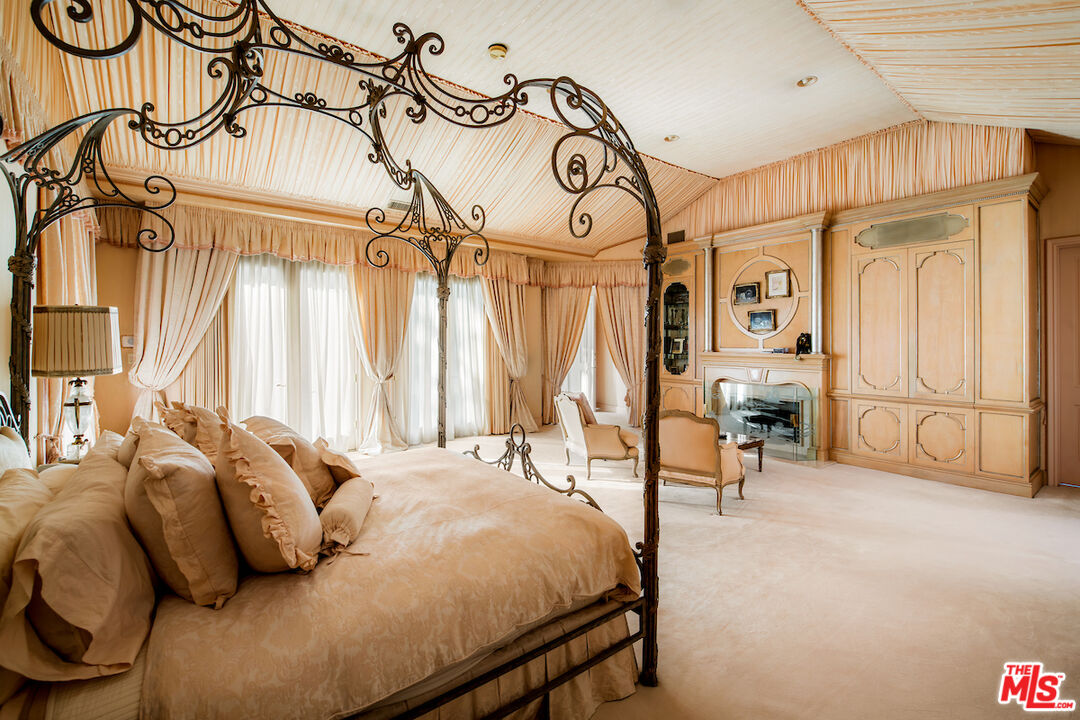 10275 Century Woods Dr