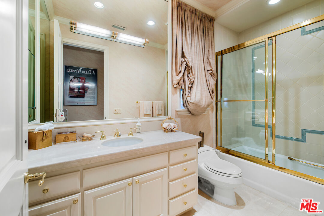 10275 Century Woods Dr