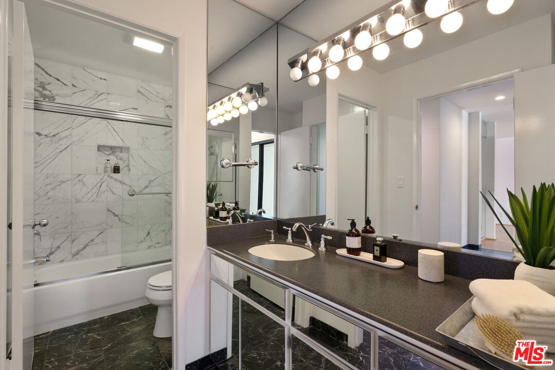 906 N Doheny Dr Unit: 322