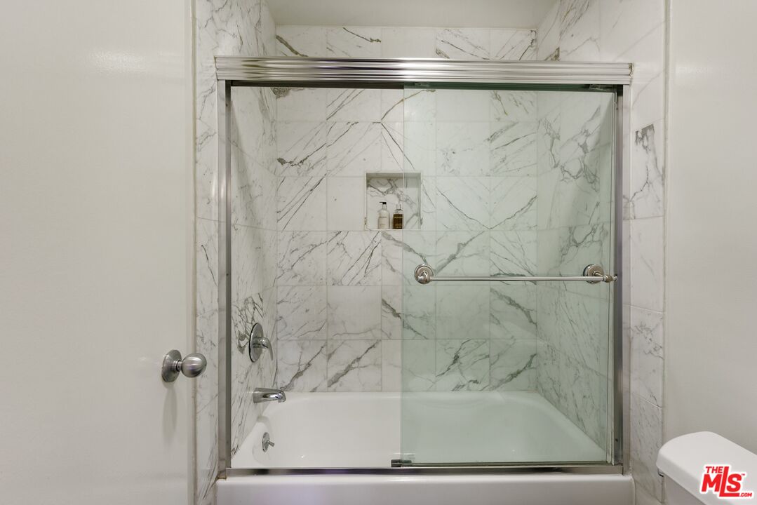 906 N Doheny Dr Unit: 322