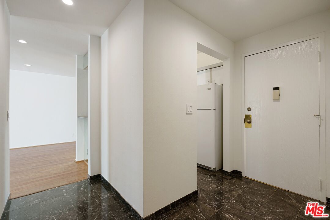 906 N Doheny Dr Unit: 322