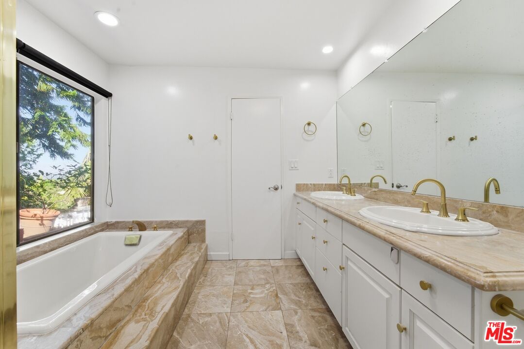 3329 Dona Rosa Dr