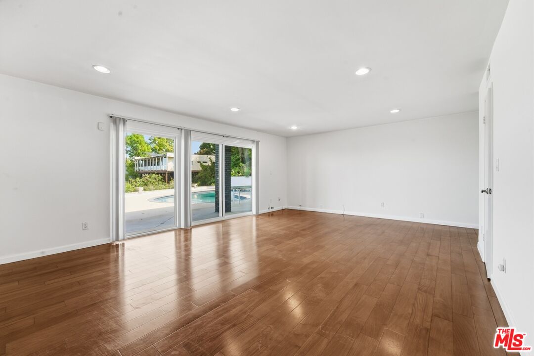 3329 Dona Rosa Dr