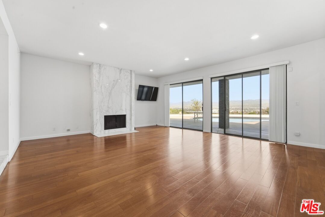 3329 Dona Rosa Dr