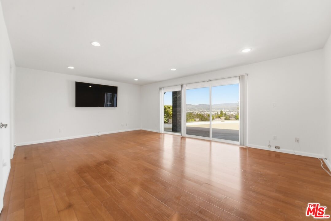 3329 Dona Rosa Dr