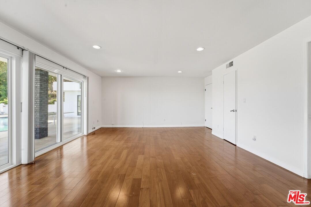 3329 Dona Rosa Dr