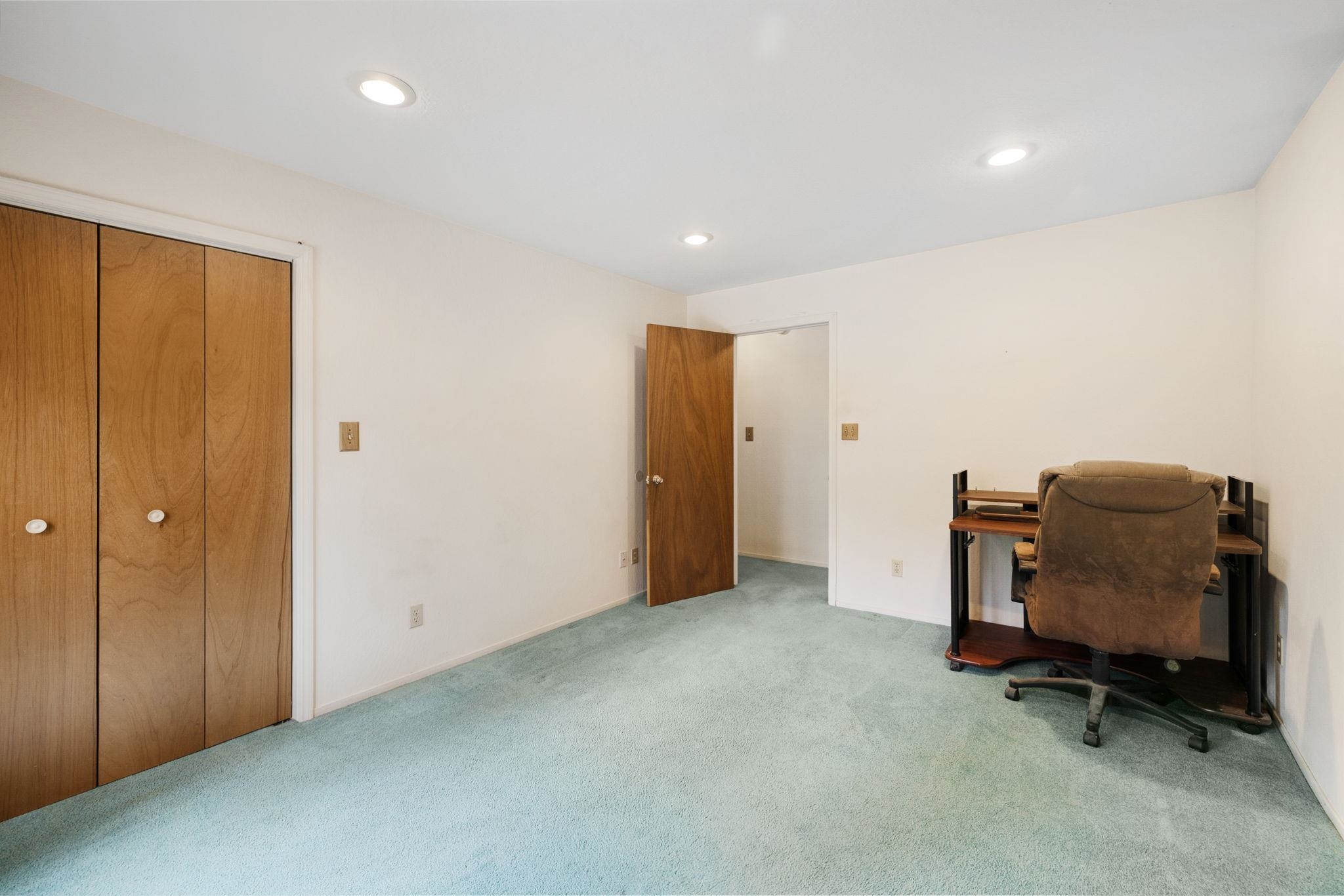 15039 Donnington Lane
