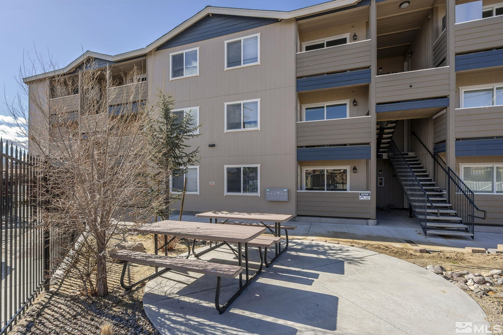 15 Gentry Way, 12 units