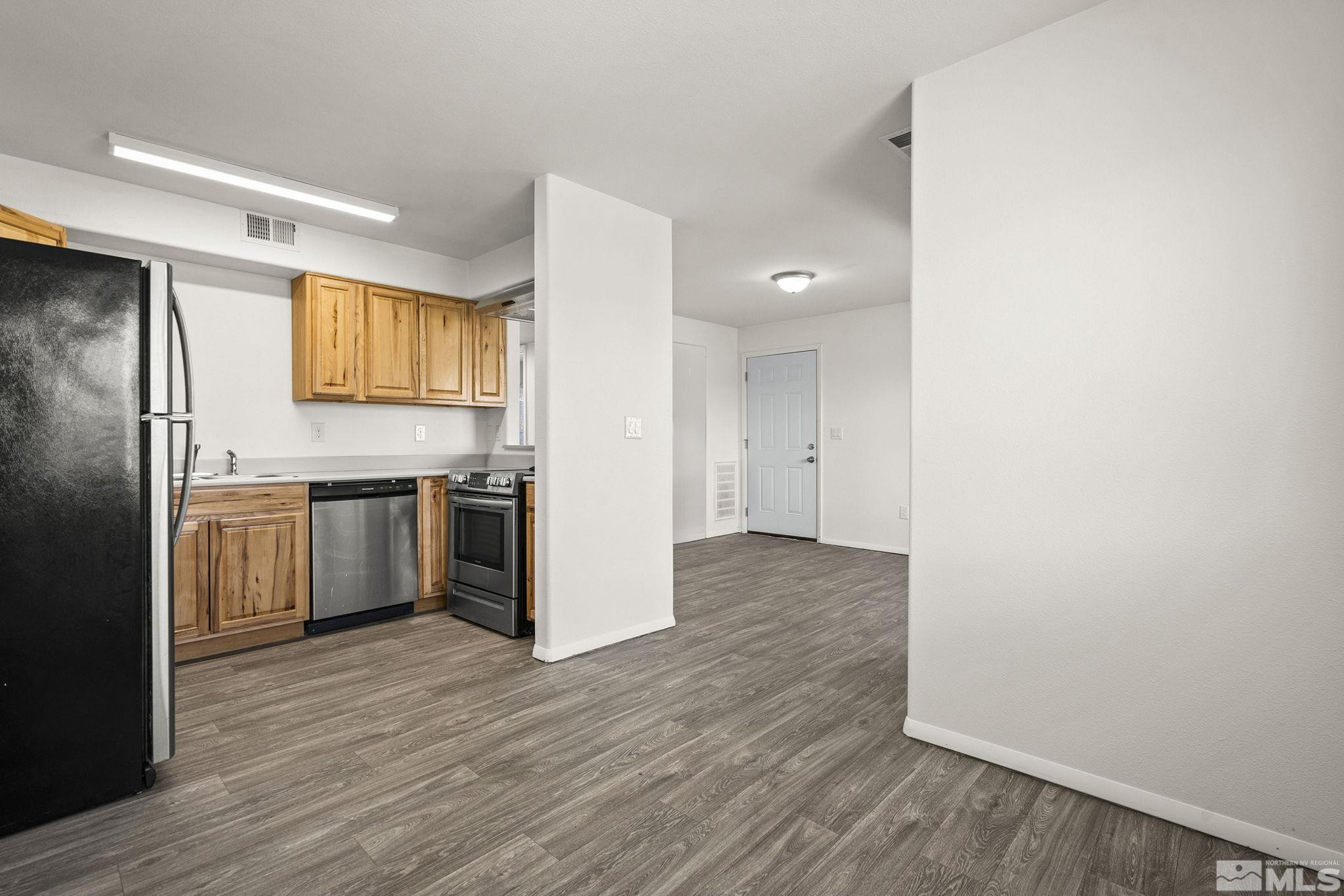15 Gentry Way, 12 units